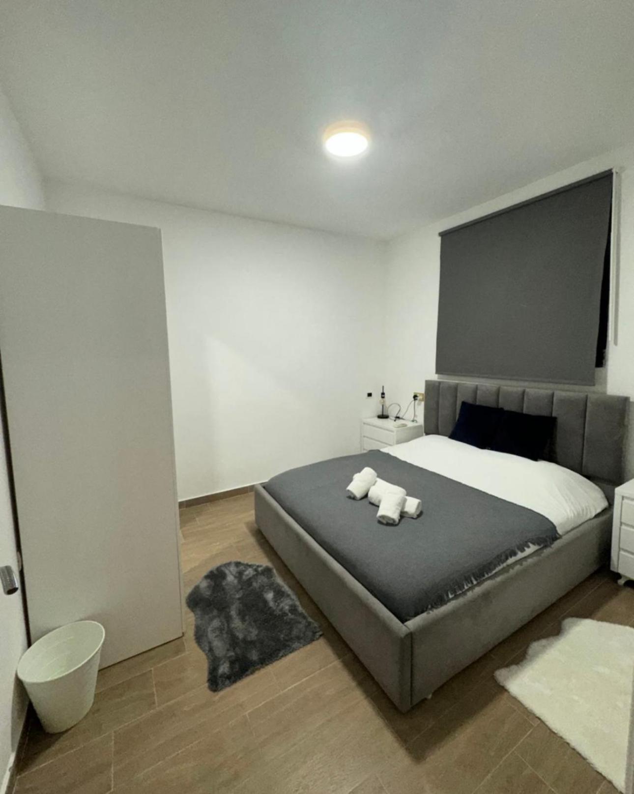5 Bedroom! 12 Min To Airport! Private Parking * Kamez